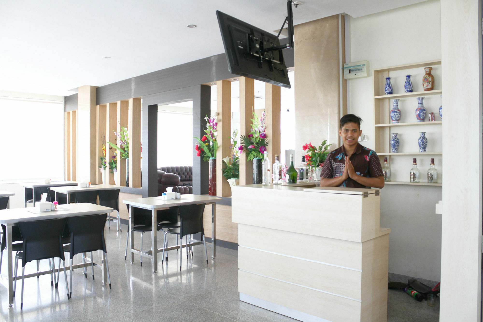 Aviari Hotel Sekupang Exterior foto